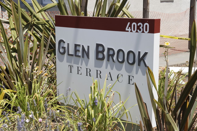 Glen Brook Terrace in Oakland, CA - Foto de edificio - Building Photo