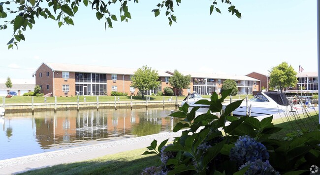 416 Marine Ln in West Babylon, NY - Foto de edificio - Building Photo