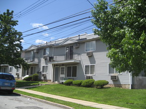 15 Davidson Ct in Staten Island, NY - Building Photo - Building Photo