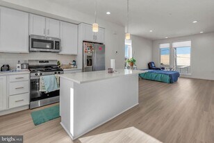 3000 Schirra Ln in Philadelphia, PA - Building Photo