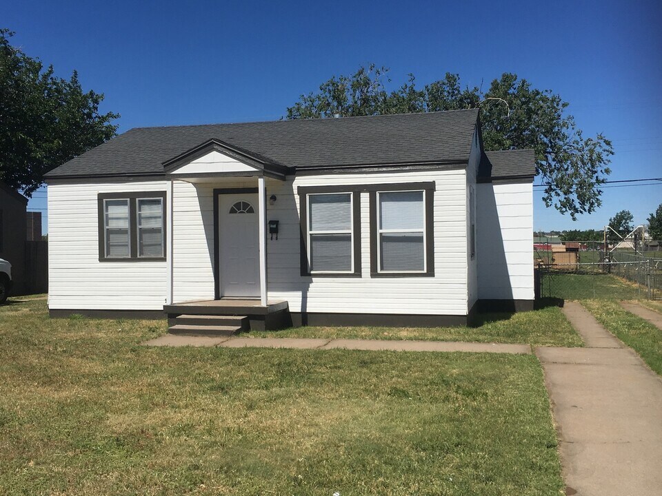 4604 S Bonham St in Amarillo, TX - Building Photo