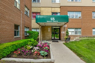 Seeley Estates in Toronto, ON - Building Photo