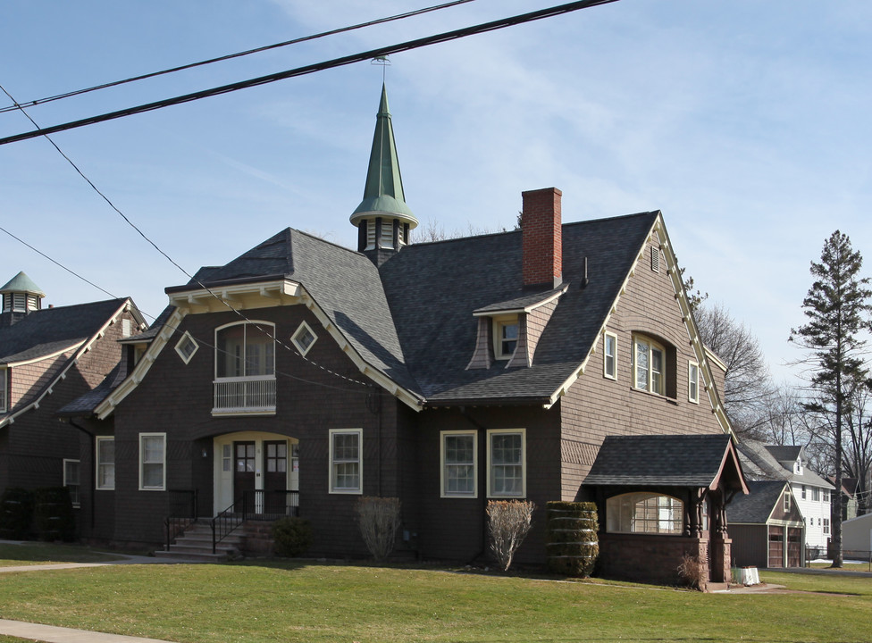 Carriage House Apartments in Auburn, NY - Building Photo