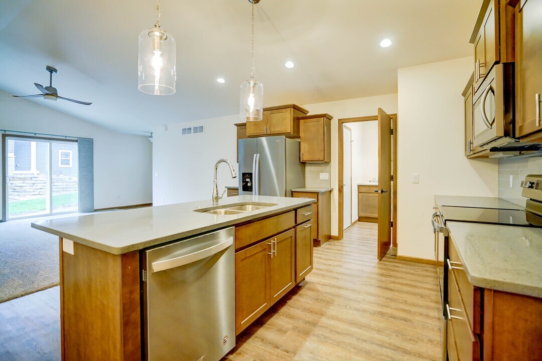 440 Odyssey Ct in Oregon, WI - Building Photo