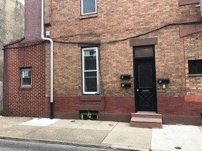 1527 W Porter St in Philadelphia, PA - Building Photo - Building Photo