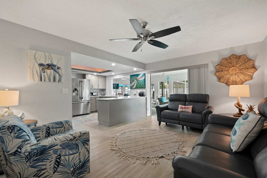 7307 11th Ave W in Bradenton, FL - Foto de edificio