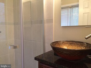 6704 Old Chesterbrook Rd in McLean, VA - Building Photo - Building Photo