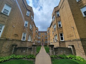 6418 N Richmond St in Chicago, IL - Building Photo