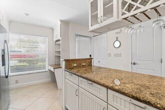 842 SE 19th Ave in Deerfield Beach, FL - Foto de edificio - Building Photo