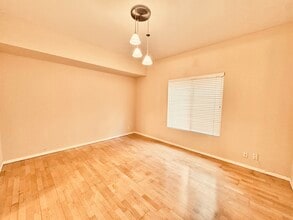 2915 Montrose Ave, Unit 331 in Glendale, CA - Foto de edificio - Building Photo