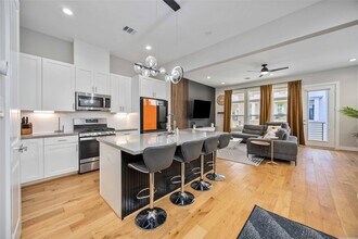 5821 Kansas St in Houston, TX - Building Photo - Building Photo