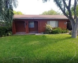 1421 W Madison Ave in Harlingen, TX - Building Photo