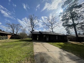 1008 Sharron Dr in Benton, LA - Building Photo - Building Photo