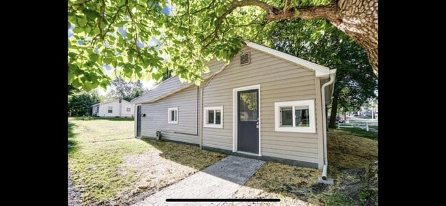 property at 908 E Garfield St