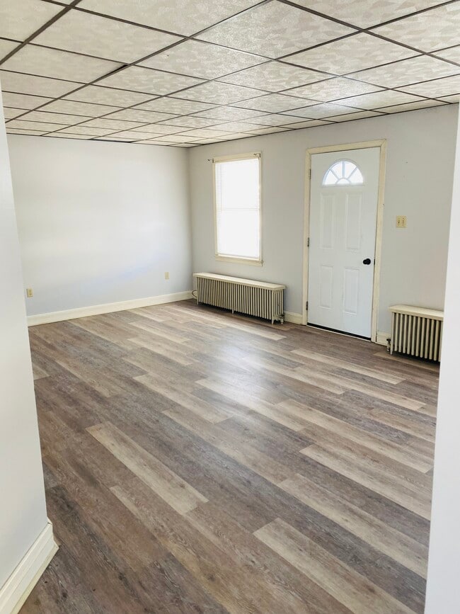 218 Highland Ave, Unit Downstairs