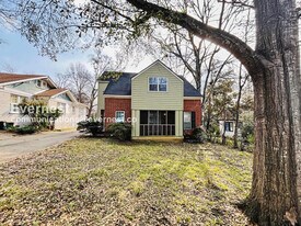 810 Madison St in Jackson, MS - Building Photo