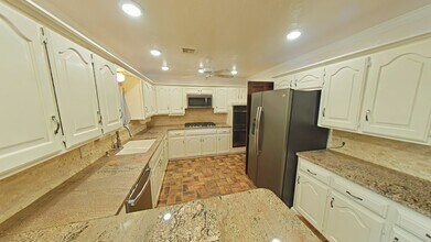 709 NW Heinzwood Cir in Lawton, OK - Building Photo - Building Photo