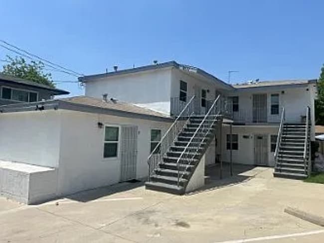 property at 9511 Los Angeles St