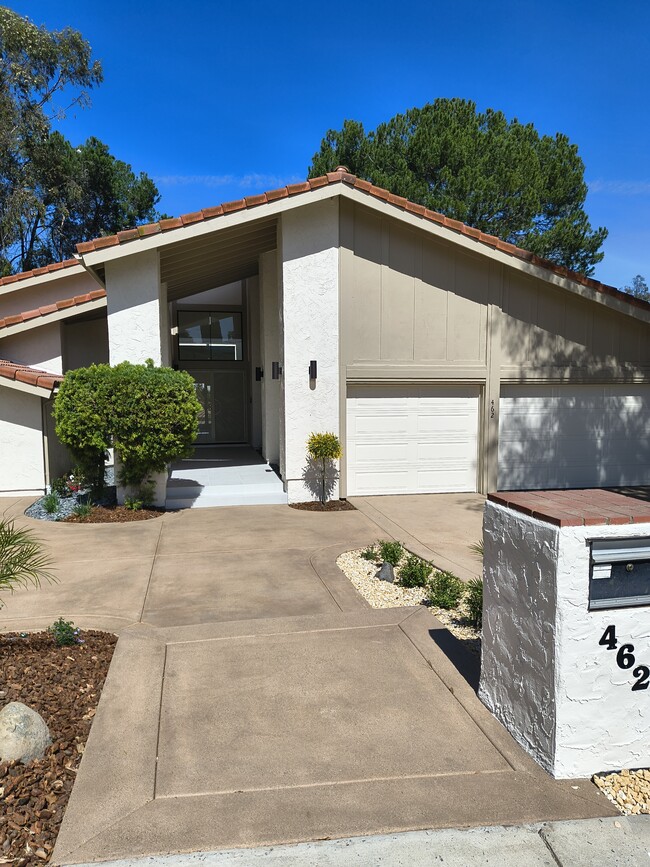 462 Avenida Adobe in Escondido, CA - Building Photo - Building Photo