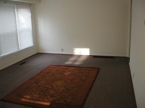 402 Wolfe Ave, Unit #A in Montevideo, MN - Building Photo - Building Photo