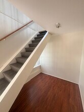 9548 Gerald Ave, Unit 2 in North Hills, CA - Foto de edificio - Building Photo