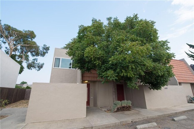 1527 Royal Way in San Luis Obispo, CA - Building Photo - Building Photo