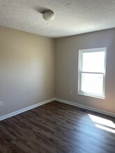2874 Donjoy Dr in Hebron, KY - Foto de edificio - Building Photo
