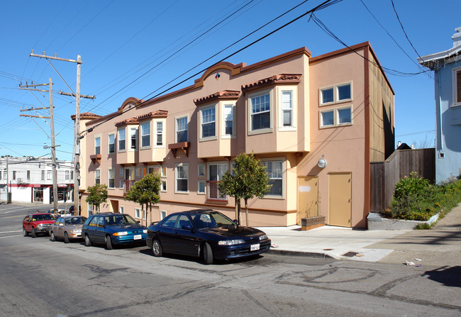 Crocker Amazon Senior Apartments in San Francisco, CA - Foto de edificio - Building Photo
