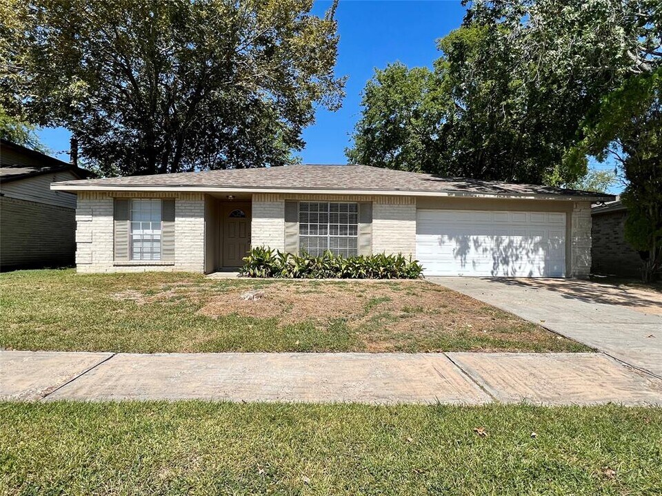 6502 Bazel Brook Dr in Missouri City, TX - Building Photo