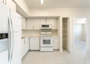 3930 NW 7th St in Miami, FL - Building Photo - Building Photo