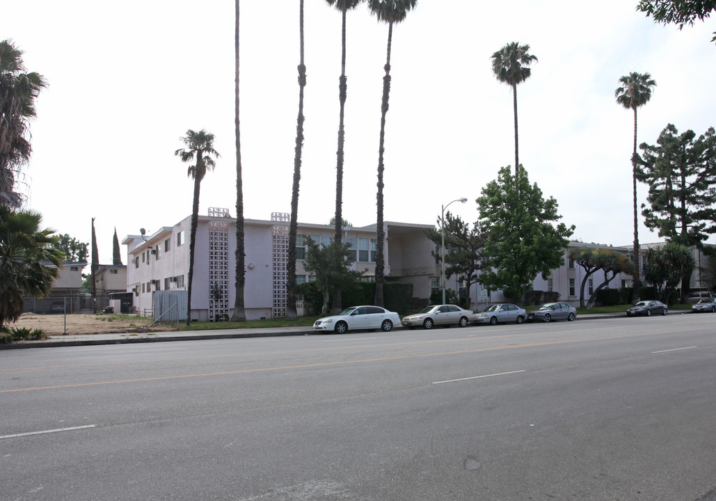 Woodman Park Apartments in Sherman Oaks, CA - Foto de edificio