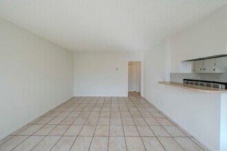 1711 Coronado Ave in Long Beach, CA - Building Photo - Building Photo