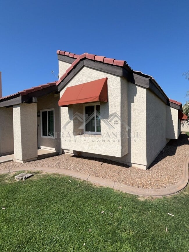 911 S Siesta Ln in Tempe, AZ - Building Photo - Building Photo