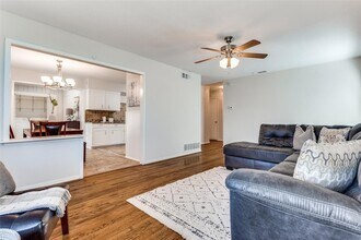 3129 Old Orchard Rd in Garland, TX - Foto de edificio - Building Photo