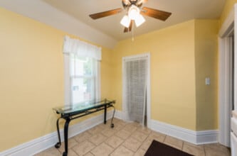 2037 Gabriel Ave, Unit 2nd Floor in Zion, IL - Foto de edificio - Building Photo