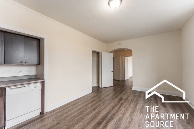 2774 N Milwaukee Ave, Unit 102 in Chicago, IL - Building Photo - Building Photo