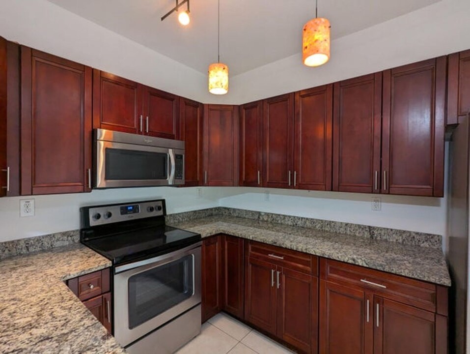 10781 NW 81st Ln in Doral, FL - Building Photo