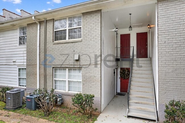 1212 Utoy Springs Rd SW in Atlanta, GA - Building Photo - Building Photo