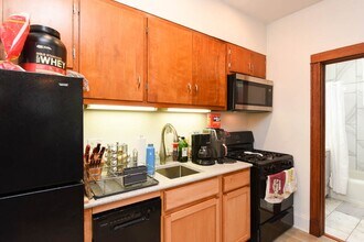 2821 W Shakespeare Ave, Unit 2F in Chicago, IL - Building Photo - Building Photo