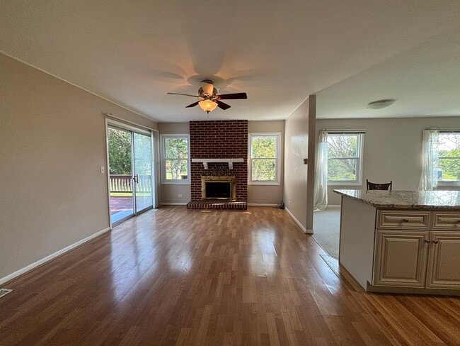 1720 W Parkside Dr in Hoffman Estates, IL - Building Photo - Building Photo