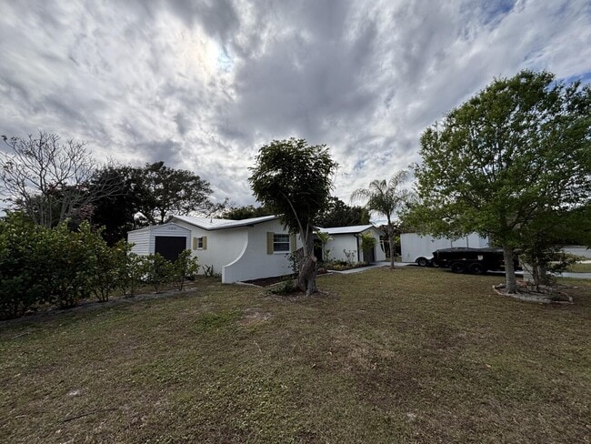 property at 1160 E 12th St