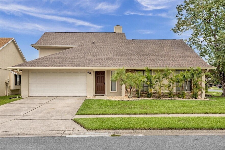 601 Tomlinson Terrace in Lake Mary, FL - Foto de edificio