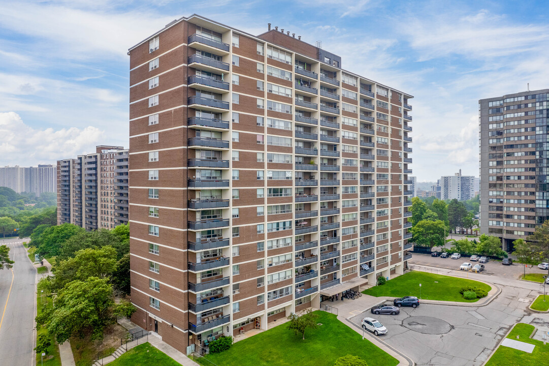 45 La Rose Avenue Apartments in Toronto, ON - Building Photo