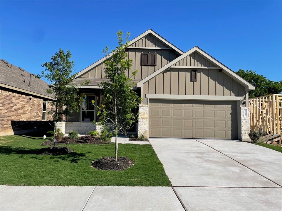 210 Barley Fork Ln in Hutto, TX - Foto de edificio