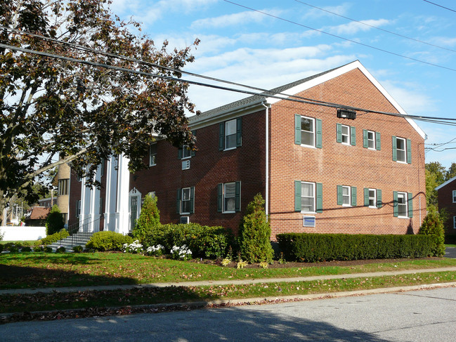 391 Reef Rd in Fairfield, CT - Foto de edificio - Building Photo