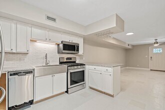 MUST SEE! 604 E Iredell Ave Mooresville, NC in Mooresville, NC - Building Photo - Interior Photo