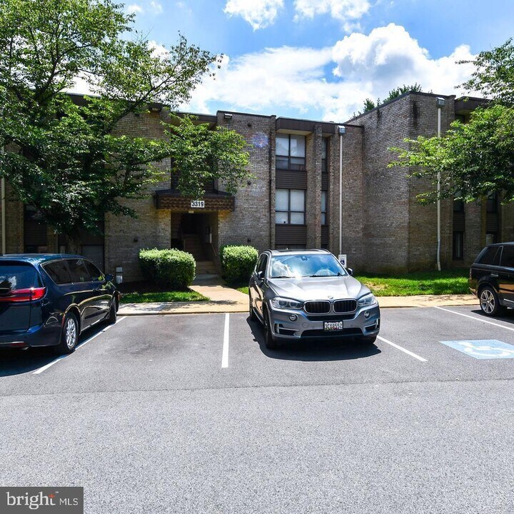3319 Huntley Sq Dr in Temple Hills, MD - Building Photo