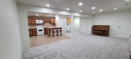 7438 S Camelback Cir, Unit basement in Cottonwood Heights, UT - Building Photo - Building Photo