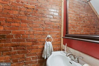 1116 Monroe St NW in Washington, DC - Foto de edificio - Building Photo