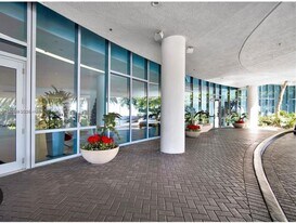 601 NE 36th St in Miami, FL - Building Photo